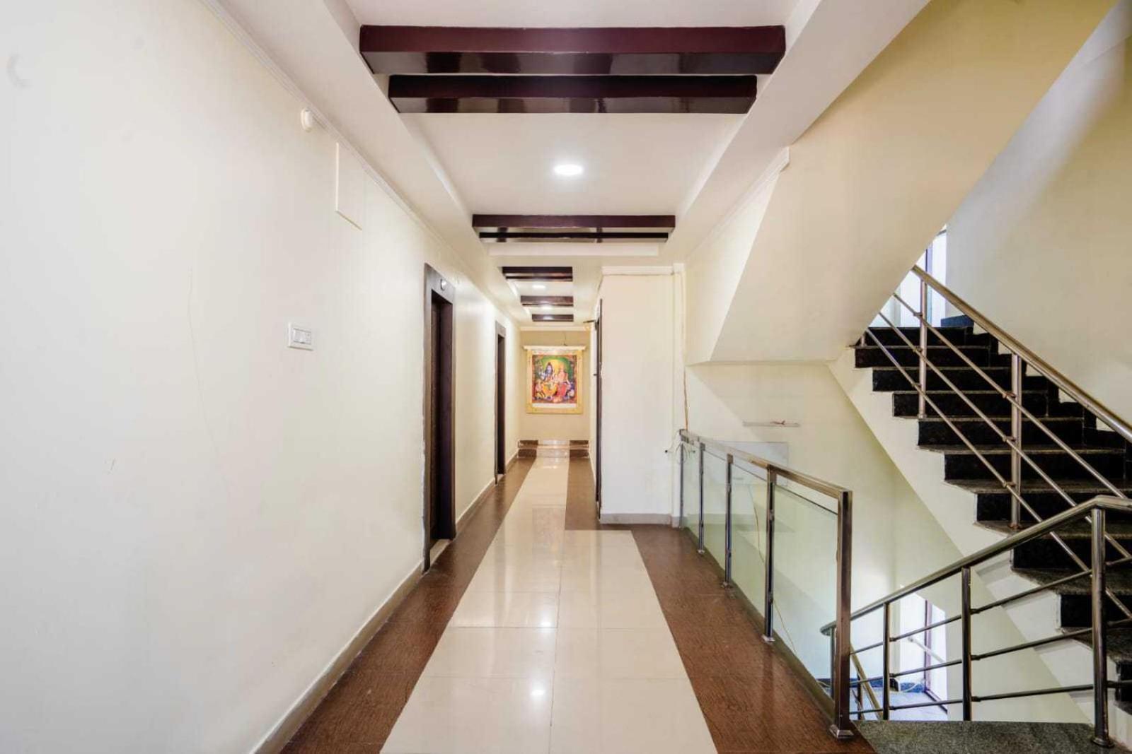Готель Oyo Surya Teja Residency Khammam Екстер'єр фото