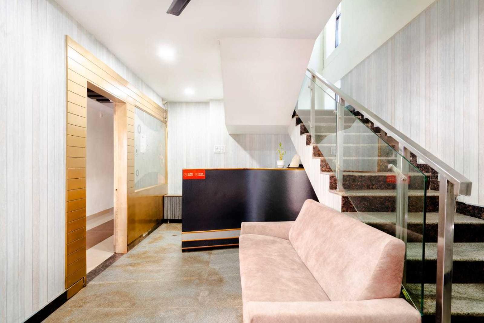 Готель Oyo Surya Teja Residency Khammam Екстер'єр фото